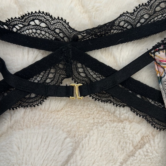 Victoria’s Secret Embroidered Mesh Garter Belt, Size XS - Picture 6 of 10